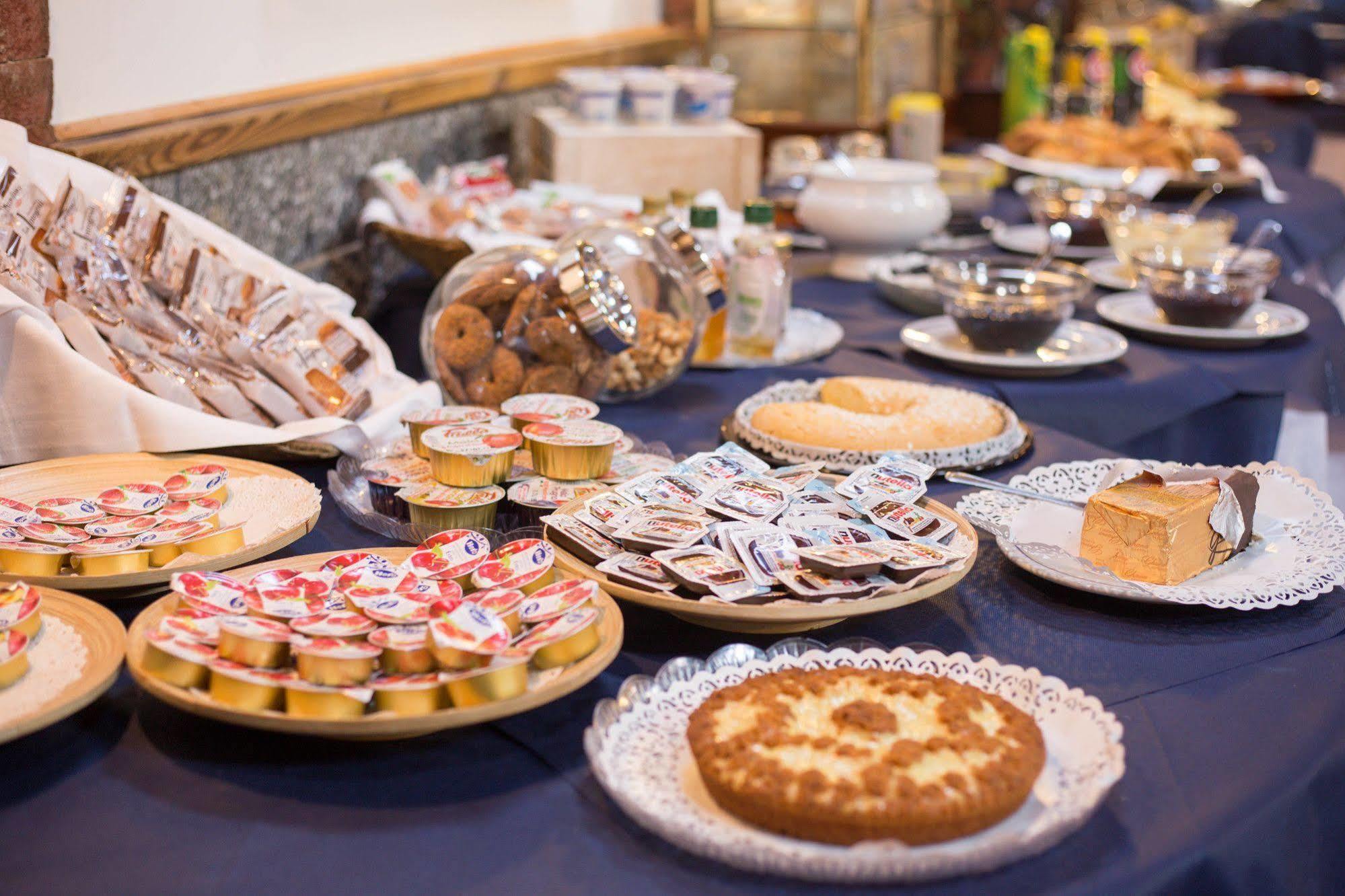 Hotel Ristorante La Perla 바랄로 폼비아 외부 사진